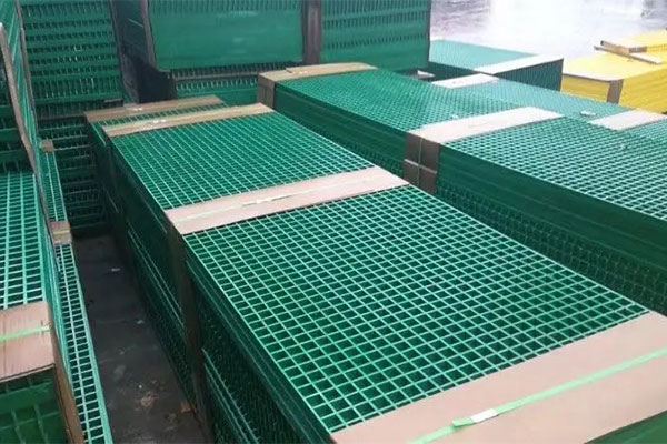 Fiberglass walkway grating